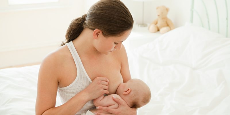 Болит грудь у кормящей мамы
