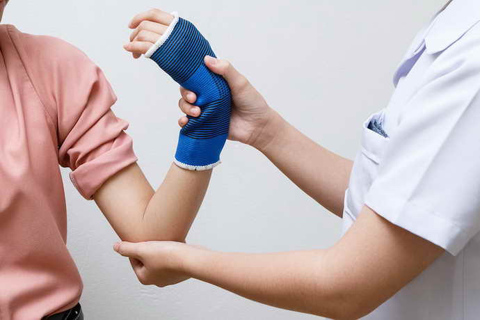 Способы восстановления руки после инсульта