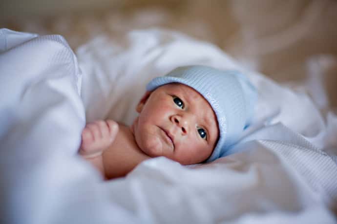 Почему возникает парез лицевого нерва у новорожденного