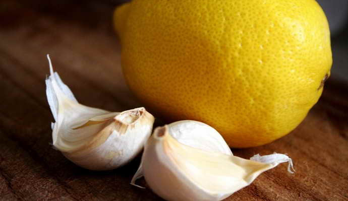 Лимон с чесноком для чистки сосудов головного мозга