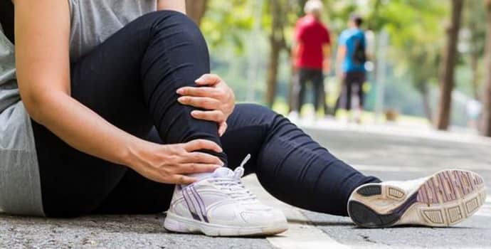 Онемение ноги от колена до стопы: причины, симптомы