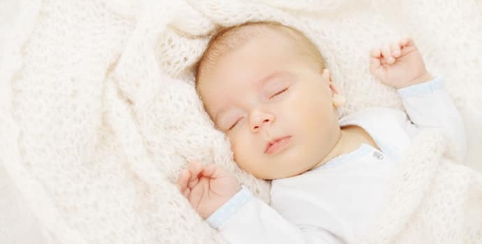Ребенок дергается во сне: это симптом болезни