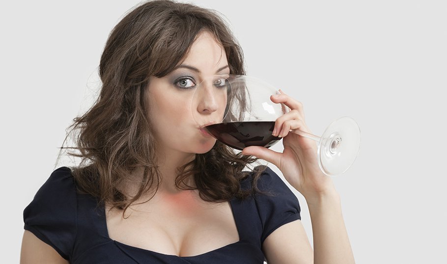 Красное вино болит голова. Вино боли. Болит голова после вина. От глотка вина болит голова. От безалкогольного вина болит голова.