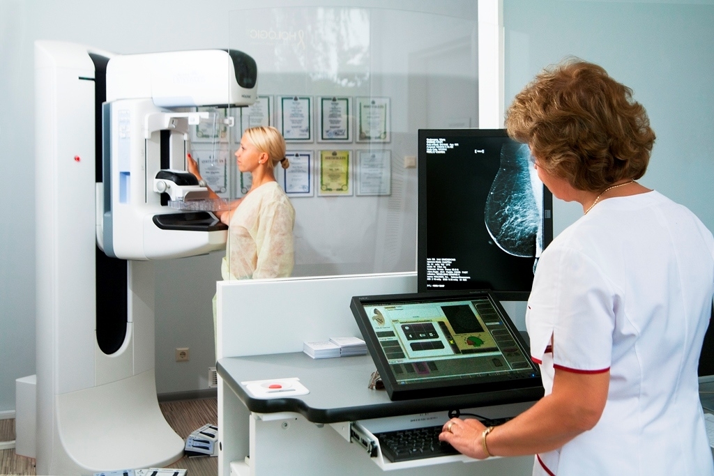 Как сделать маммографию в поликлинике. Маммография. Аппарат для маммографии. Маммография, ортопантомография. Маммография картинки.