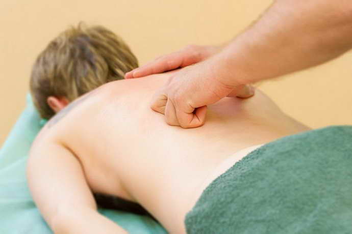 Как делают массаж при остеохондрозе специалисты