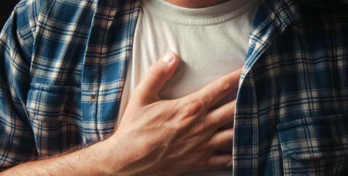 Боль в грудине при остеохондрозе: причины, сопутствующие симптомы, лечение