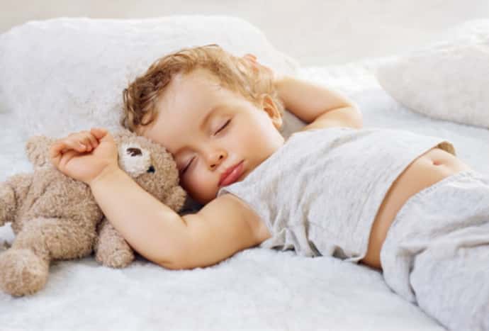 Почему ребенок дергается во сне