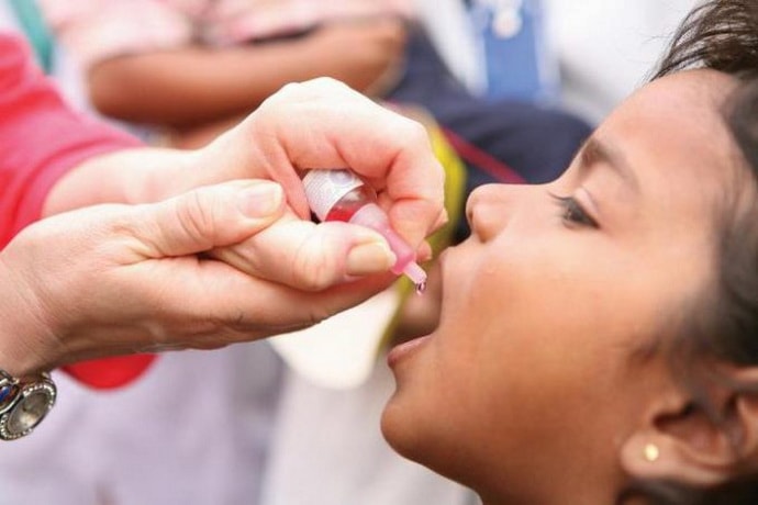 Узнайте, как действует живая вакцина от полиомиелита (ОПВ) на непривитых детей.