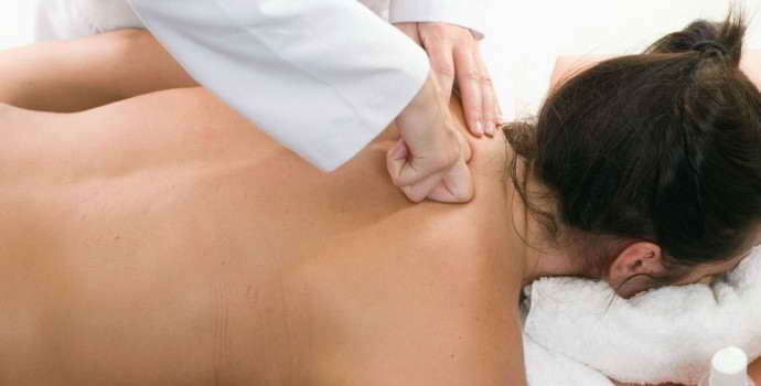 Можно ли делать массаж при грыже шейного отдела позвоночника: советы врачей