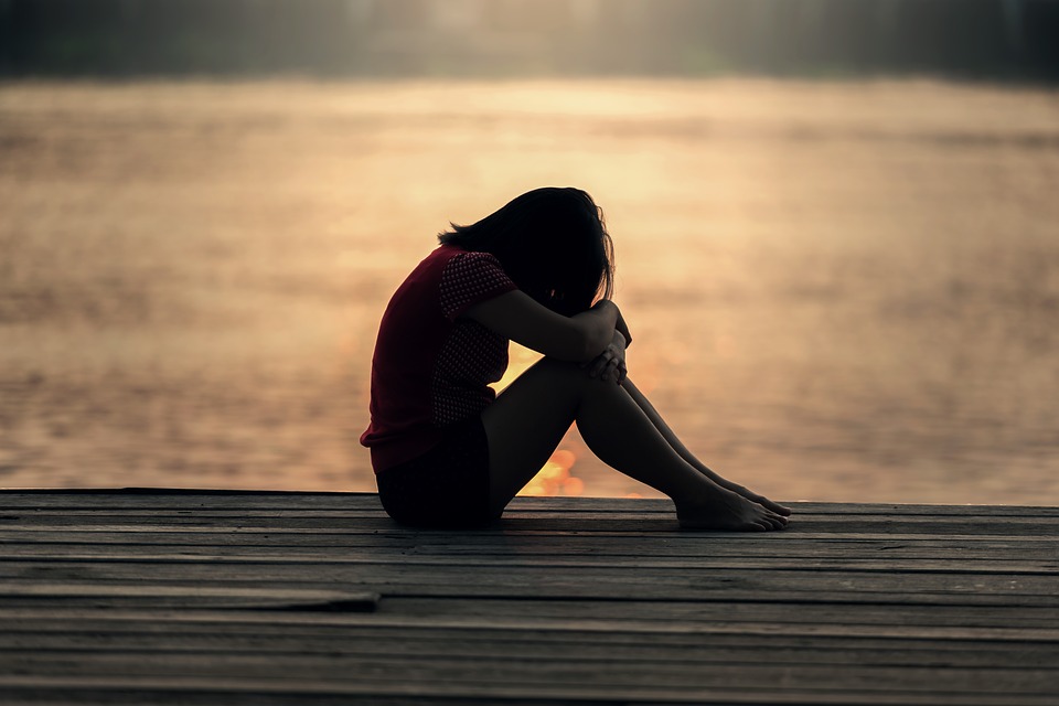 Что такое реактивная депрессия: признаки и лечение